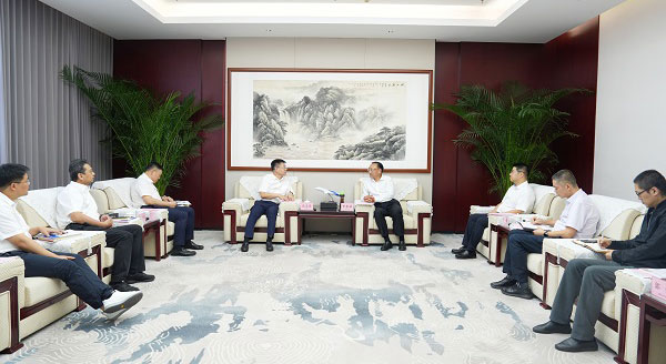 岳文彥一行拜訪(fǎng)湖北機(jī)場(chǎng)集團(tuán)黨委書(shū)記、董事長(zhǎng)李忠祿